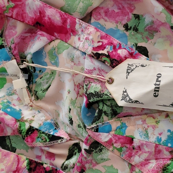 Funky floral Enrto top - Picture 7 of 7